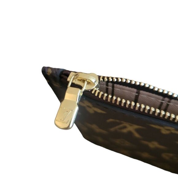 Louis Vuitton Monogram Neverfull MM Pouch - Picture 12 of 13